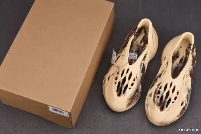 RNNR Cream MX Clay Foam Yeezy Adidas GX8774 0525